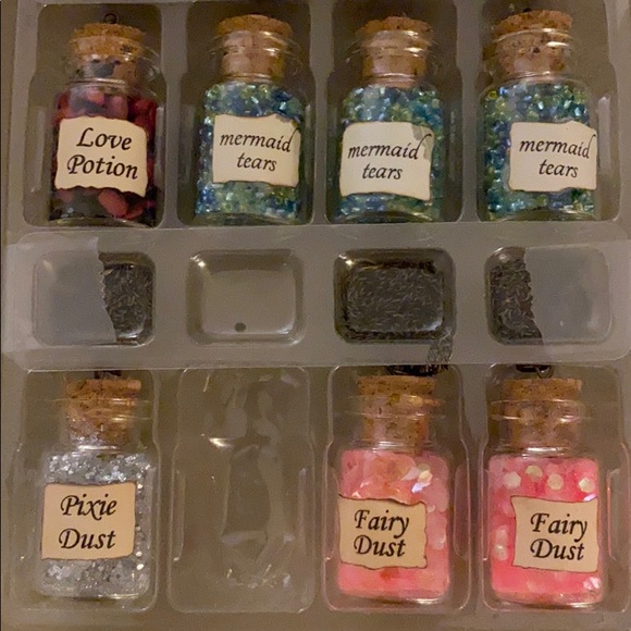 Bottle necklace w/ crystals - Picture 11 of 11